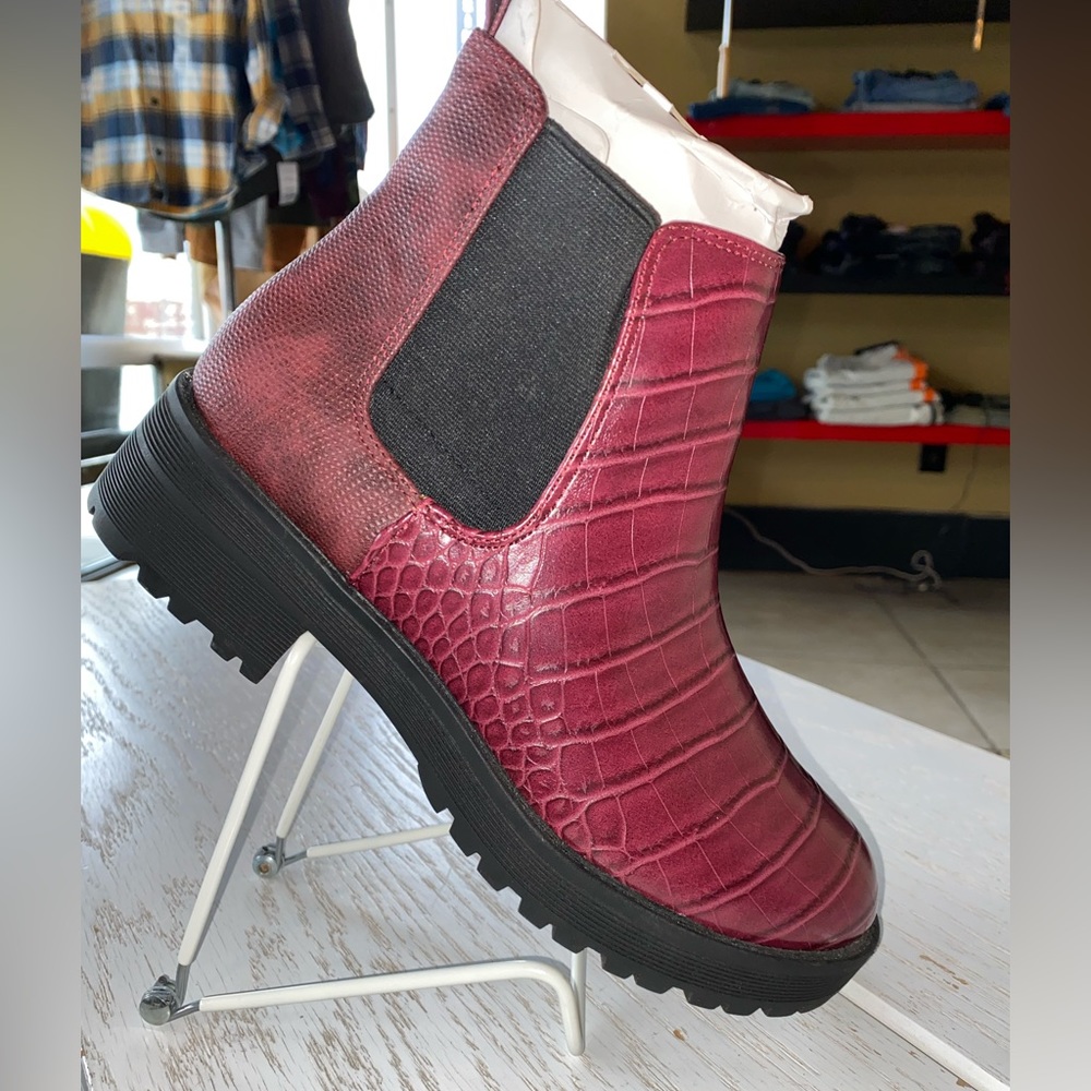 Fergie boots